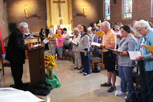 125 participants pray and sing during the second day of Little Rock Scripture Study’s 25th annual Bible Institute at St. John Center in Little Rock. (Dwain Hebda photo)