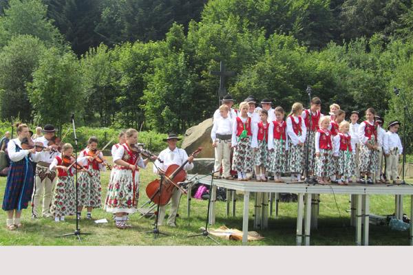 World Youth Day pilgrims were entertained by traditional Polish singers and dancers. (Courtesy Joanna Murphy)