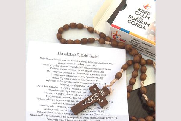 Pilgrims prayed with the official World Youth Day rosary, pictured here. (Courtesy Laredo Loyd) 
