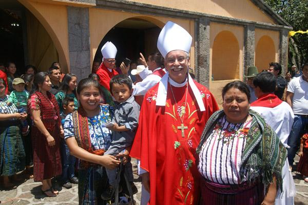 Bishop Taylor visits with local parishioners after Mass in Cerro de Oro. 