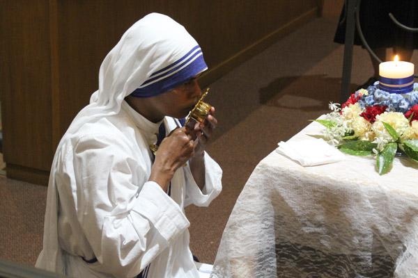 Sister Maria Jyoti kisses St. Teresa of Kolkata's relics. Then-Mother Teresa visited Little Rock in 1982 and blessed Abba House in Little Rock where the sisters still reside. (Dwain Hebda photo)