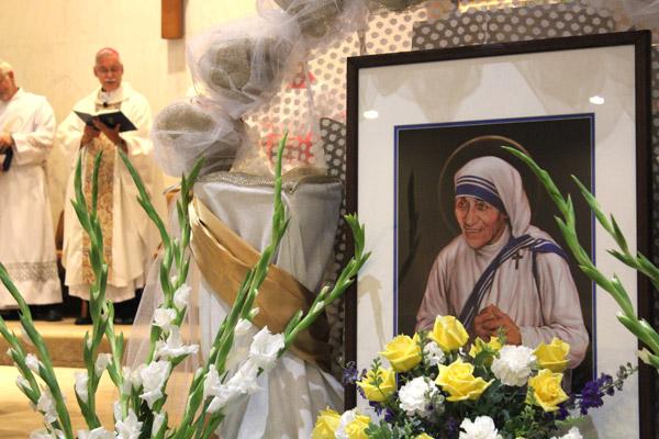 A portrait of St. Teresa of Kolkata adorns the lectern at Our Lady of Good Counsel Church in Little Rock during Mass Sept. 5. Bishop Anthony B. Taylor celebrated the bilingual Mass one day after Pope Francis canonized Mother Teresa in Rome. (Dwain Hebda / Arkansas Catholic file)