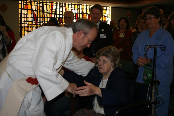 Deacon Patrick McCruden, vice president of mission integration at St. Vincent, shares a hug and “peace be with you,” with Sister Margaret during Mass Jan. 4. (Aprille Hanson photo)