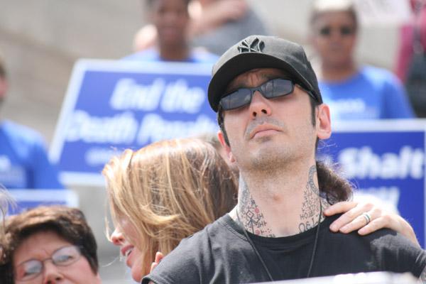 Damien Echols, who was on Arkansas’ death row for 18 years after he was accused of killing three young boys in West Memphis, was accompanied at the execution protest rally by his wife Lorri Davis. (Malea Hargett photo) 