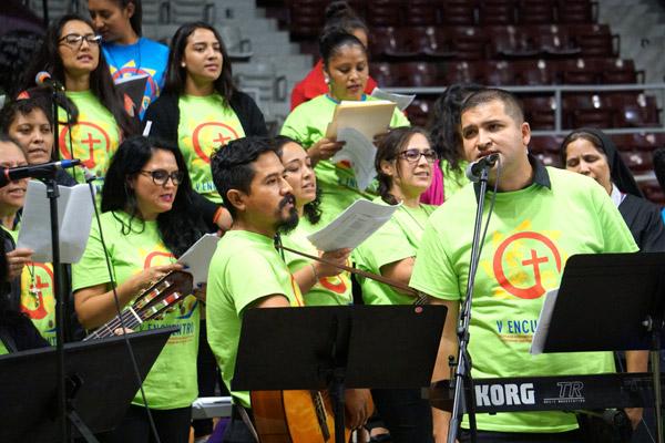 Jose Galvan of Fort Smith (foreground, right) sings with the combined choir for the Encuentro Mass. (Malea Hargett photo)