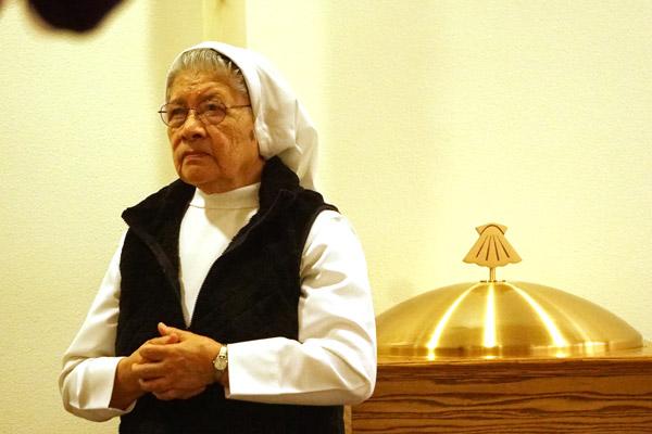 Sister Adela Lopez, a Missionary Carmelite of St. Teresa, prepares to distribute Communion. (Malea Hargett photo)