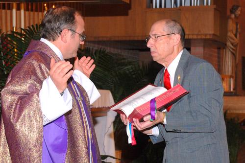 Two men prove never too old to serve on the altar - Arkansas Catholic ...