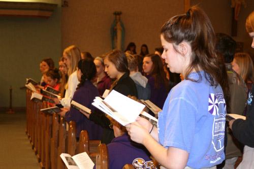 Abigail Covington (left), 11th grade student at St. Joseph School, prays the Stations of the Cross. Parishioners participated also during 24 Hours for the Lord. (Aprille Hanson photo)
