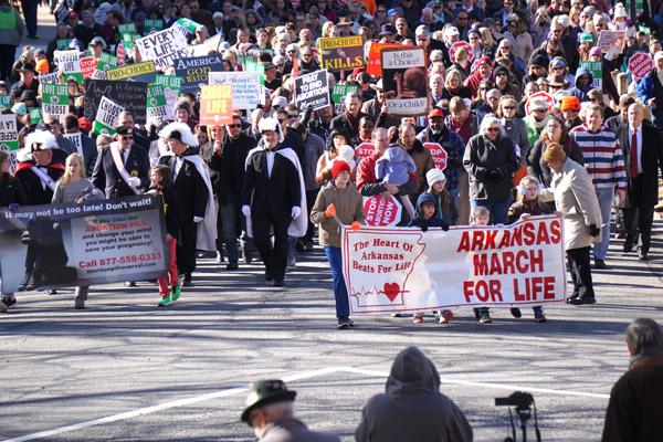 Knights of Columbus Fourth Degree and other Catholics joined the March for Life around the state capitol following the Mass for Life Jan. 20. (Malea Hargett photo)