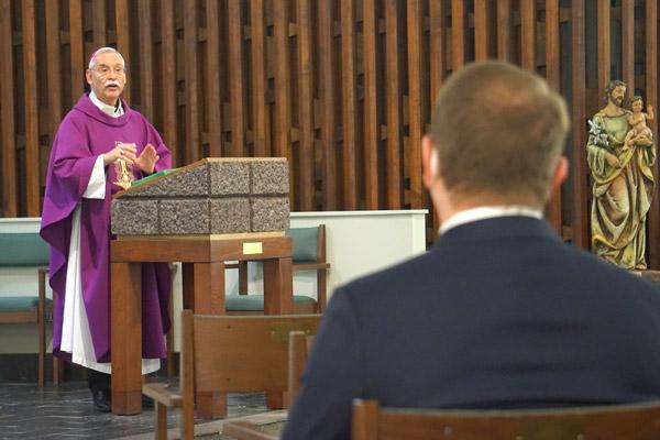 Bishop Anthony B. Taylor discussed the six “Ps” of prayer and how they relate to the current COVID-19 pandemic, including praise and petition to God. He celebrated Mass Feb. 23 at CHI St. Vincent Infirmary in Little Rock. (Aprille Hanson photo) 