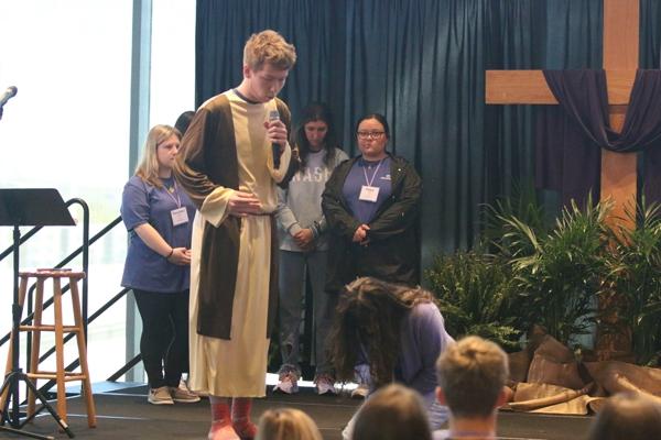 The diocesan Youth Advisory Council’s skit committee presented a moving portrayal of a student who was considering suicide before offering her troubles to Jesus, who took away her pain and confusion and helped her live her best life.