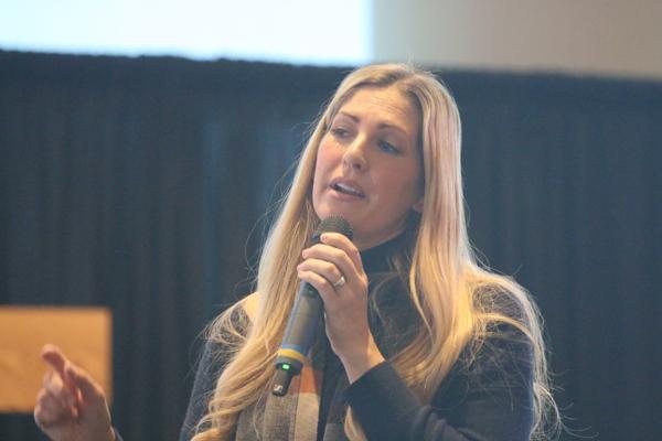 Keynote speaker Jackie Francois Angel, a singer-songwriter, speaker and youth minister from Dallas, delivered a powerful message to “be a light to the world.” To the teens in attendance at the Diocese of Little Rock’s 70th Annual Catholic Youth Convention April 8 – 10.