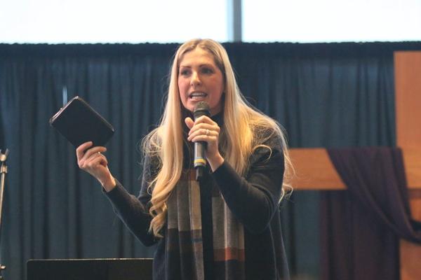 Keynote speaker Jackie Francois Angel, a singer-songwriter, speaker and youth minister from Dallas, challenged teens to read a chapter of the gospel every day at the Diocese of Little Rock’s 70th Annual Catholic Youth Convention April 8 – 10.