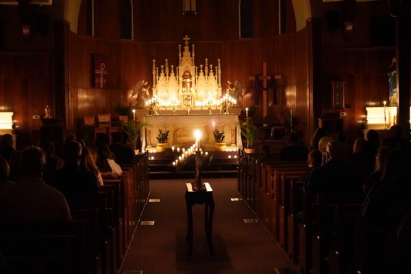 Immaculate Heart of Mary Church in North Little Rock (Marche) starts the service lit with candles during Tenebrae, which means “darkness” in Latin, April 13. Aprille Hanson Spivey photo.
